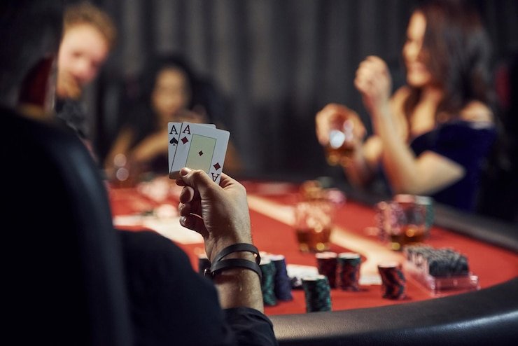 Aplikasi mobile casaslot menampilkan meja blackjack langsung dan menu sportsbook